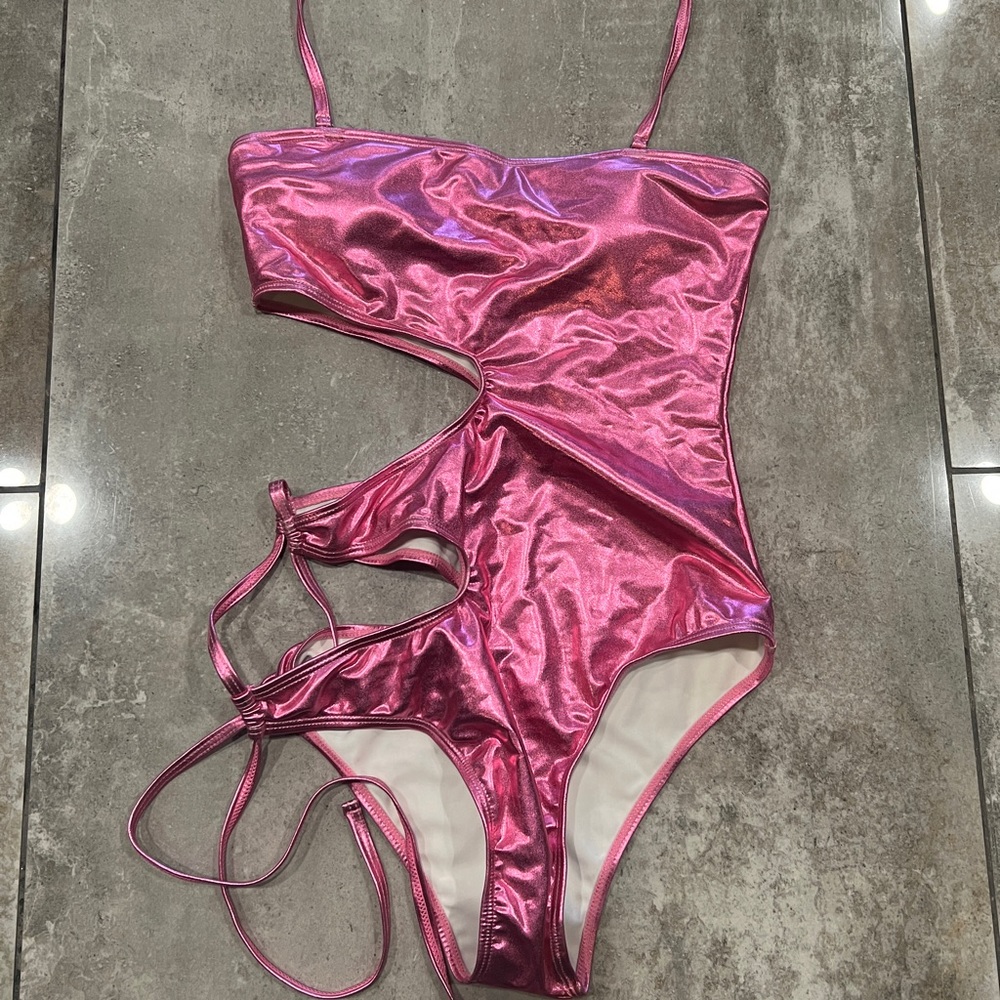 Cut out metallic halter one piece swimsuit
